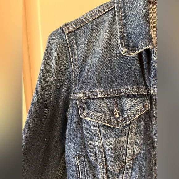 Women’s Small Distressed Levi’s Denim Blue Jean Jacket - Picture 5 of 10